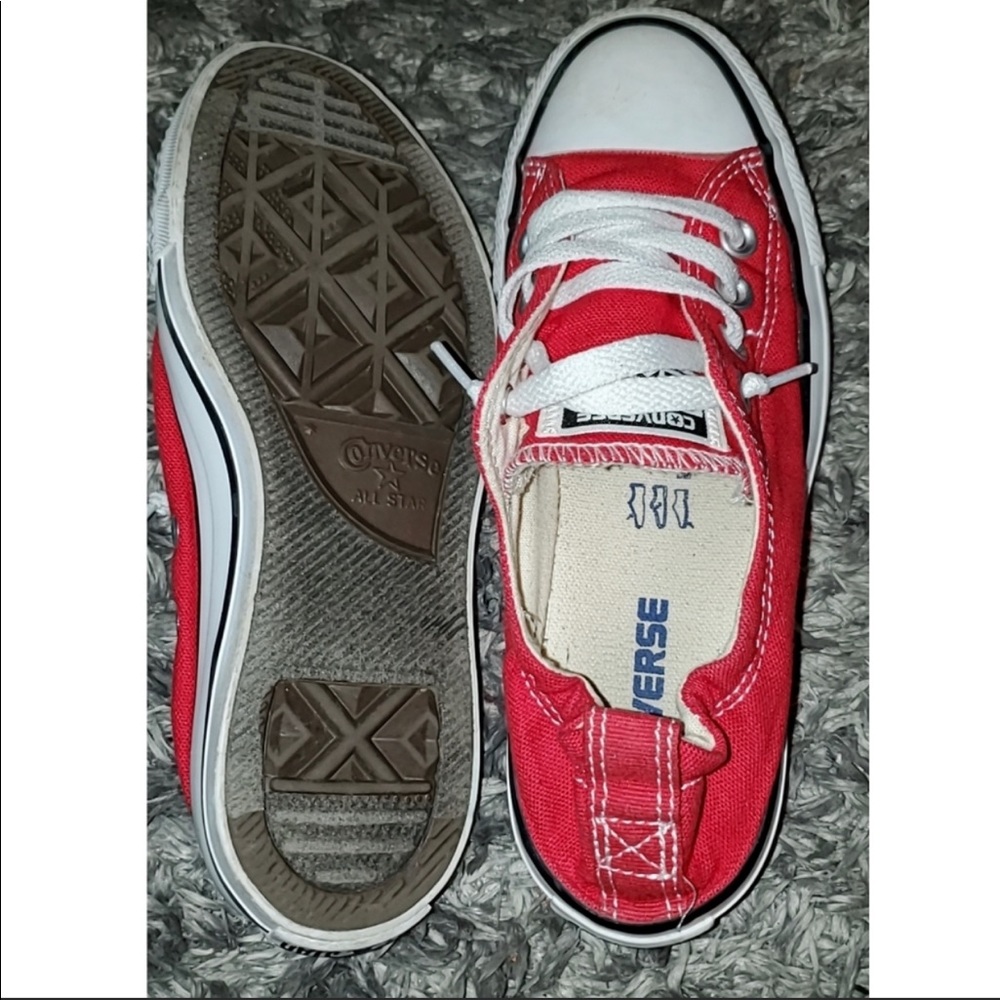 Red converse - Picture 2 of 2
